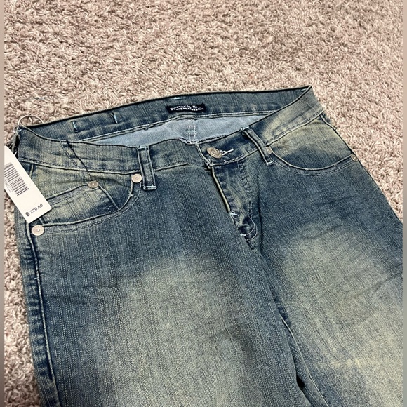 Rock & Republic Low Rise Retro Jeans - Picture 3 of 12